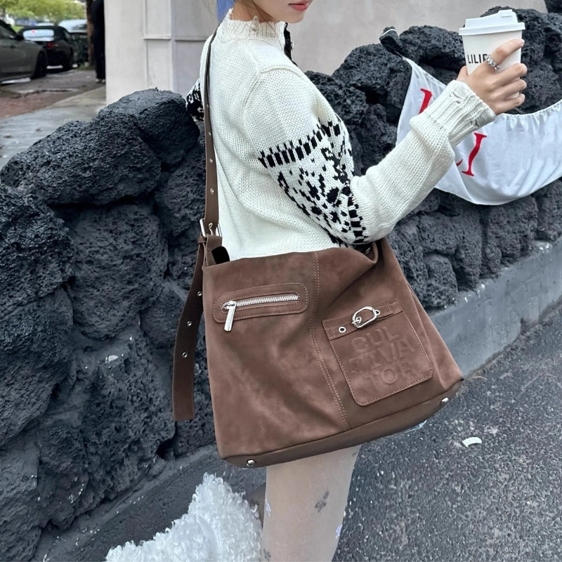 CULTIVATOR Niche Retro Velvet-Texture Crossbody Bag