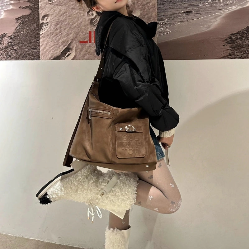 CULTIVATOR Niche Retro Velvet-Texture Crossbody Bag