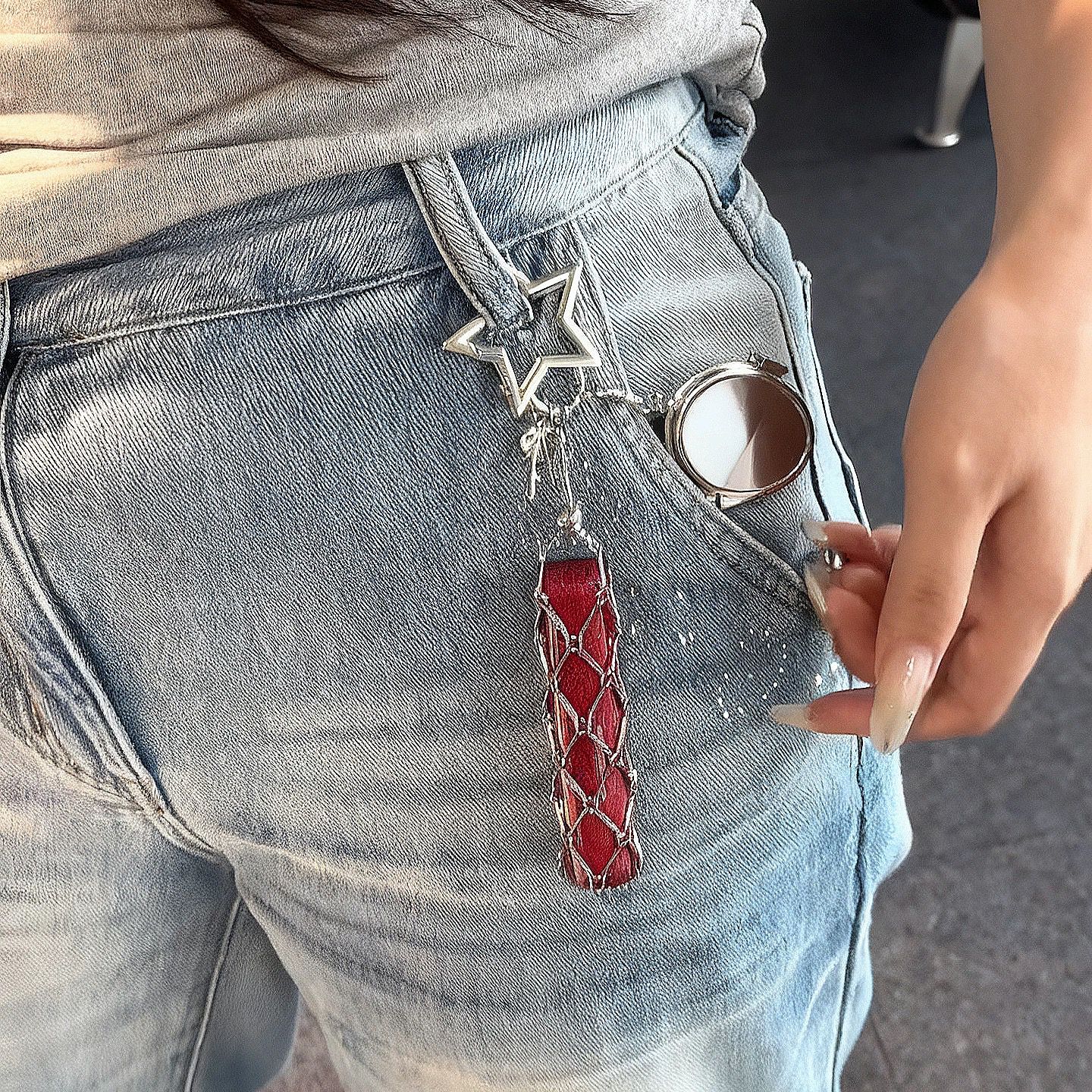 DEUTZA Mirror Lip Charm – Luxury Lipstick Chain Key Accessory