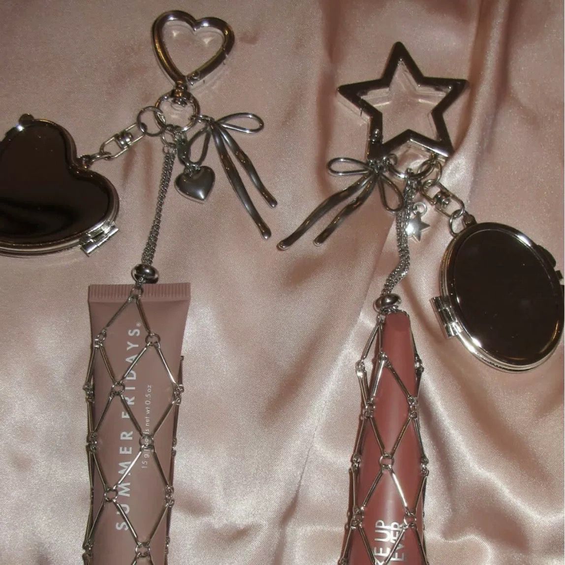 DEUTZA Mirror Lip Charm – Luxury Lipstick Chain Key Accessory